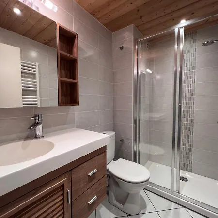 Crystal 14 - Centre Village Apartment *